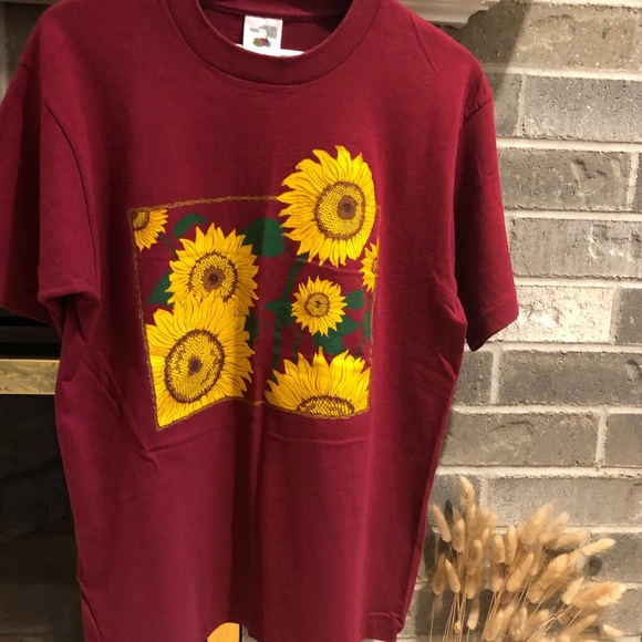 Sunflower Graphic Tee - Picture 4 of 5